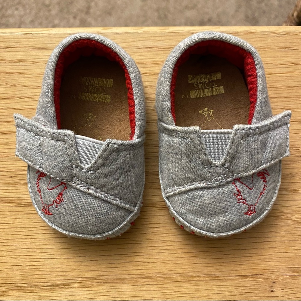 NWOT Toms Baby Crib Shoes